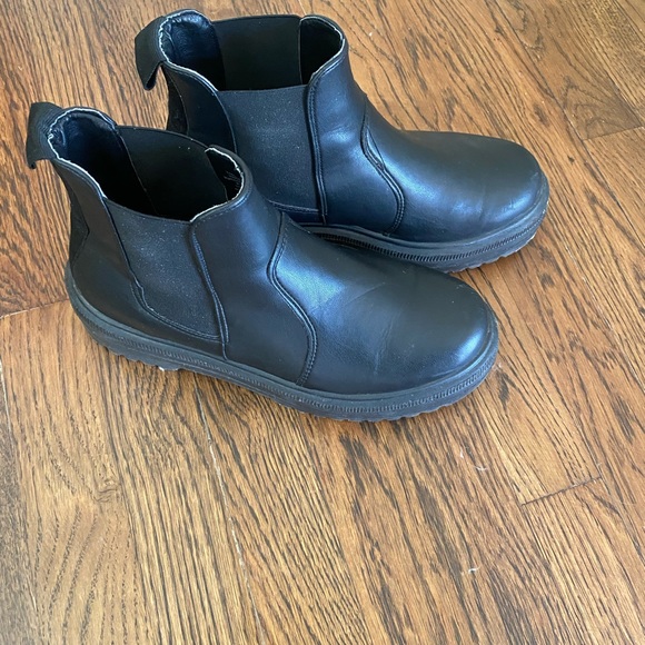 Steve Madden Chunky Sole Pull-On Ankle Boots - Picture 4 of 8